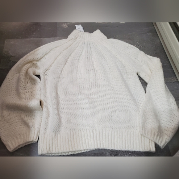 NWT Abercrombie & Fitch Womens Fuzzy Mock Neck Sweater. Cream/White. Knit. XL. - Picture 11 of 11